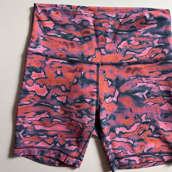 Lululemon Wunder Train High-Rise Short 6", Size 6 - Picture 5 of 6